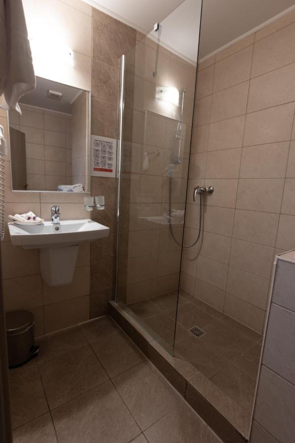 Hotel Corvaris Bukarest Kültér fotó