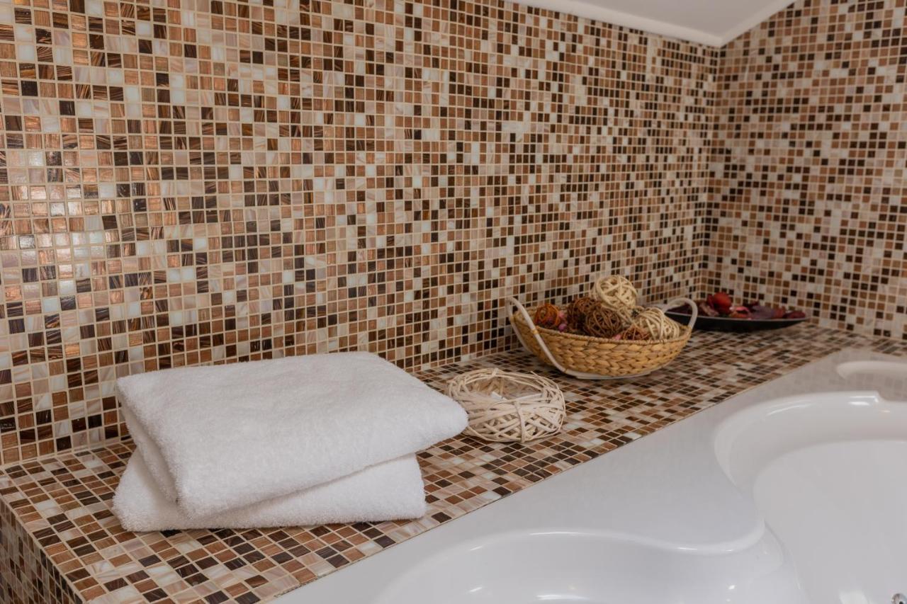 Hotel Corvaris Bukarest Kültér fotó