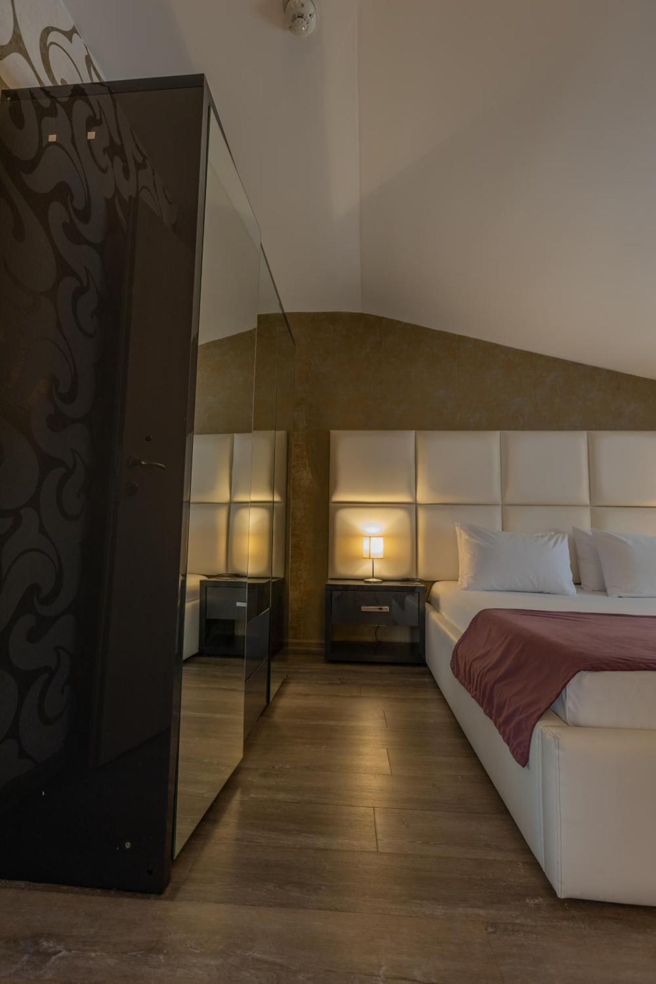 Hotel Corvaris Bukarest Kültér fotó