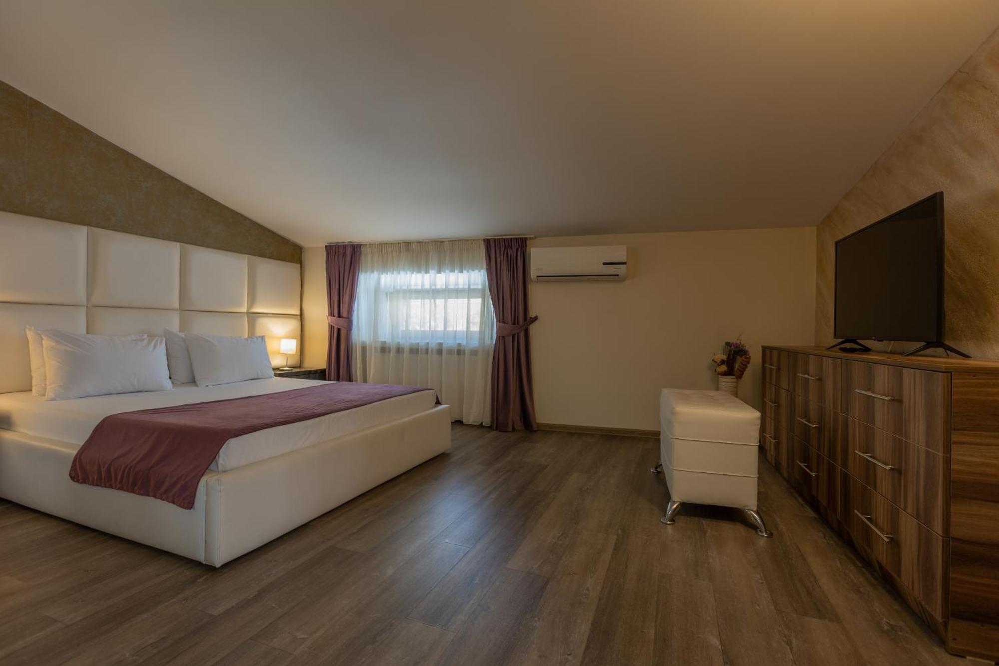 Hotel Corvaris Bukarest Kültér fotó